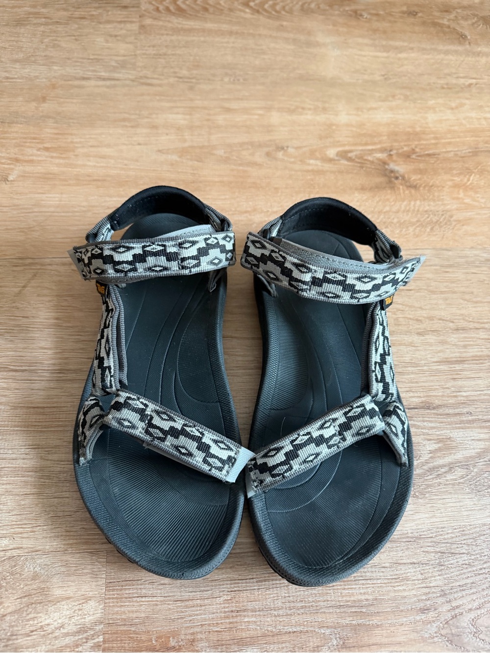 Teva Winsted Sport Sandals | Women’s Size 8 | Black & White Geometric Print